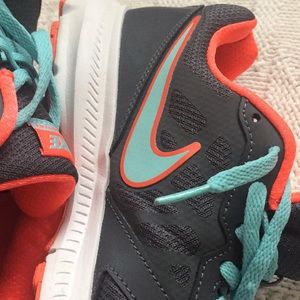 Women’s  US 8.5 NIKE DOWNSHIFTER 6 Running shoes